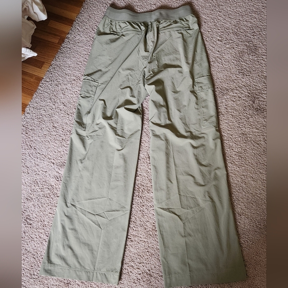 ATHLETA Brooklyn Heights High Rise Cargo Pant 10 TALL Olive Branch Wide Leg - Picture 3 of 8